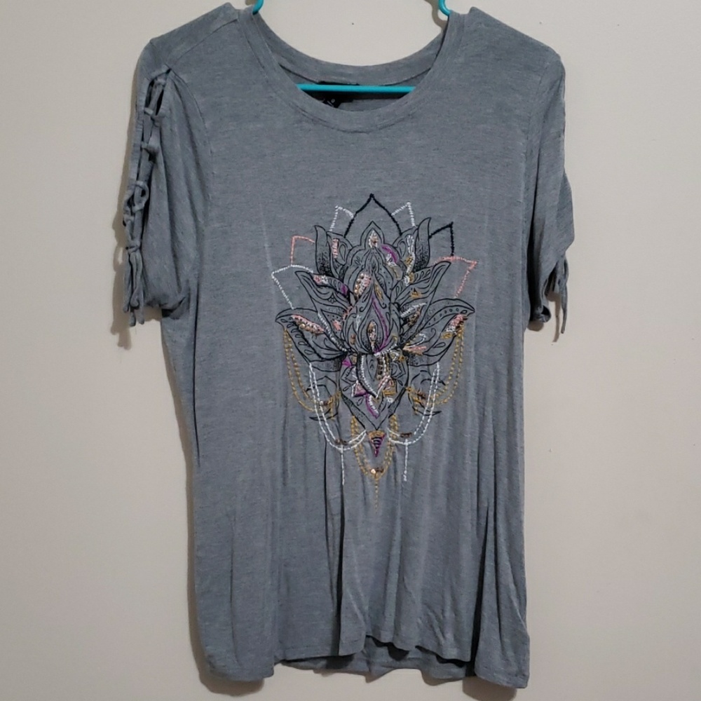 Grey t shirt
